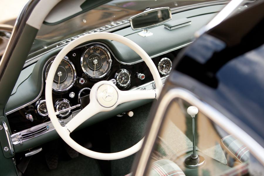 Детали интерьера Mercedes-Benz 300 SL Gullwing Coupe 1955 года  (фото 40 из 54)